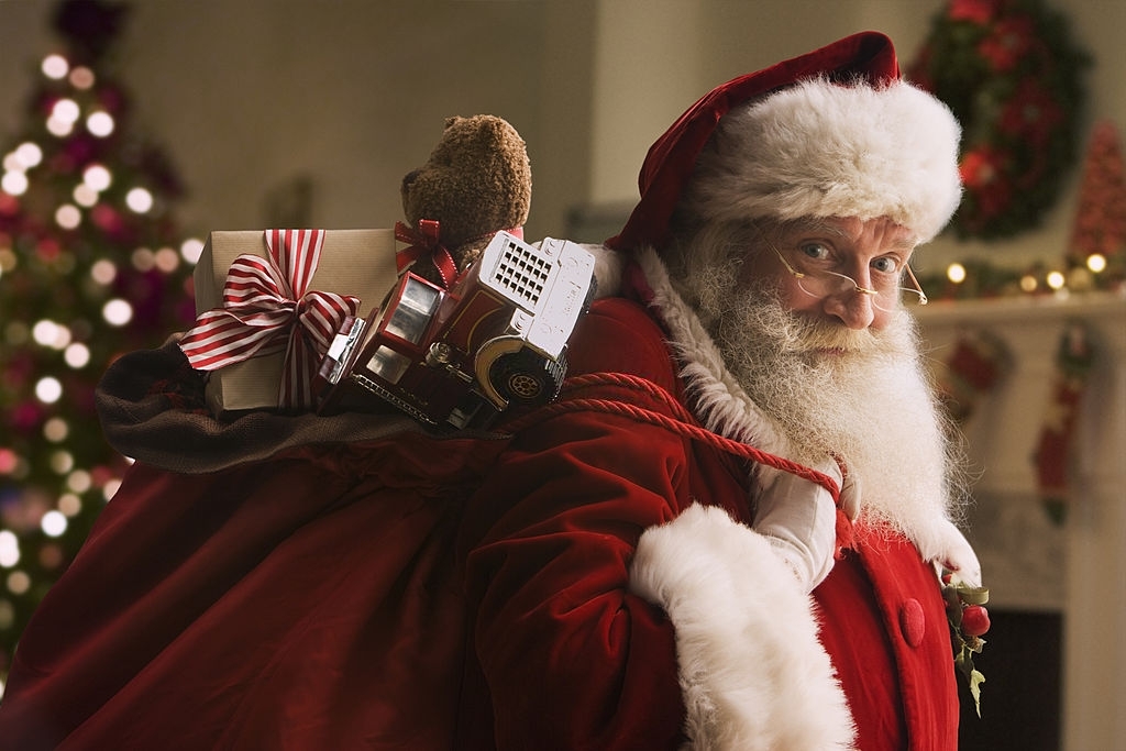 Christmas or Santa Claus - Christmas Traditions in England - Planet Travel Advisor - planettraveladvisor.com Christmas or Santa Claus - Christmas Traditions in England - Planet Travel Advisor - planettraveladvisor.com