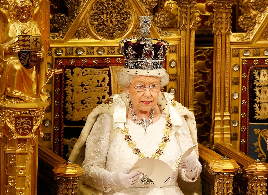 Queen Elizabeth II Reads the Queens Speech from the Throne - Christmas Traditions in England - Planet Travel Advisor - lanettraveladvisor.com Queen Elizabeth II Reads the Queens Speech from the Throne - Christmas Traditions in England - Planet Travel Advisor - lanettraveladvisor.com