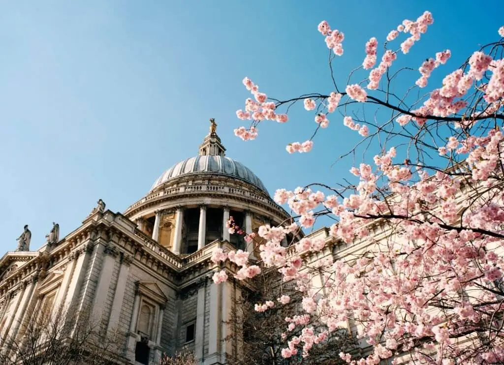 St Pauls Cathedral in Spring Time - England During Spring - Best Time to Visit England - Planet Travel Advisor St Pauls Cathedral in Spring Time - England During Spring - Best Time to Visit England - Planet Travel Advisor