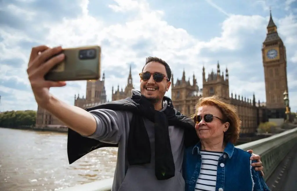 Mother and Son Taking Vacation Selfie Photo in London as Tourists - Weather in England During Summer - Planet Travel Advisor Mother and Son Taking Vacation Selfie Photo in London as Tourists - Weather in England During Summer - Planet Travel Advisor