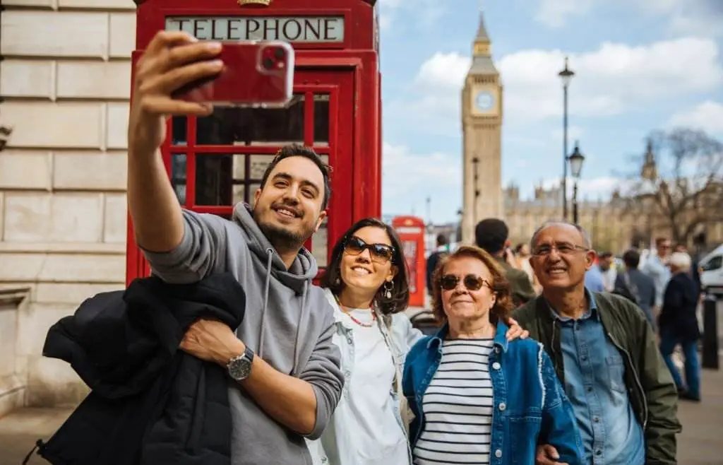 Young Family Taking Vacation Selfie Photo in London as Tourists - What to pack for England - Planet Travel Advisor Young Family Taking Vacation Selfie Photo in London as Tourists - What to pack for England - Planet Travel Advisor