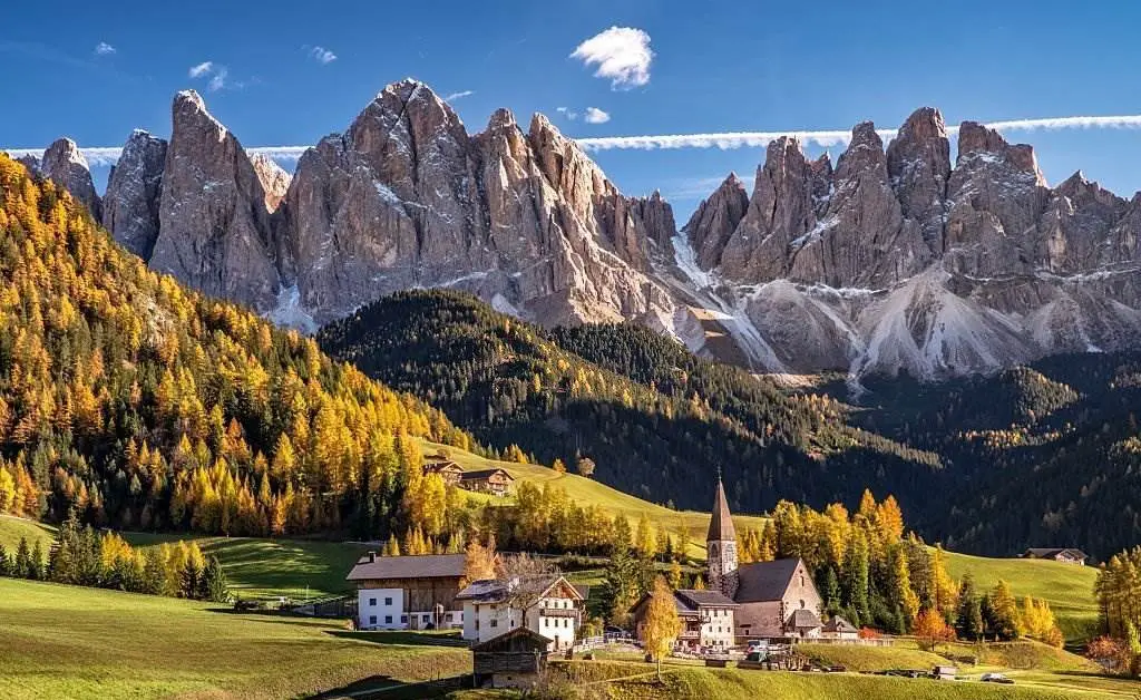 Dolomite Mountain Range - Attractions to Visit in Europe - Europe Travel Guide - Planet Travel Advisor Dolomite Mountain Range - Attractions to Visit in Europe - Europe Travel Guide - Planet Travel Advisor