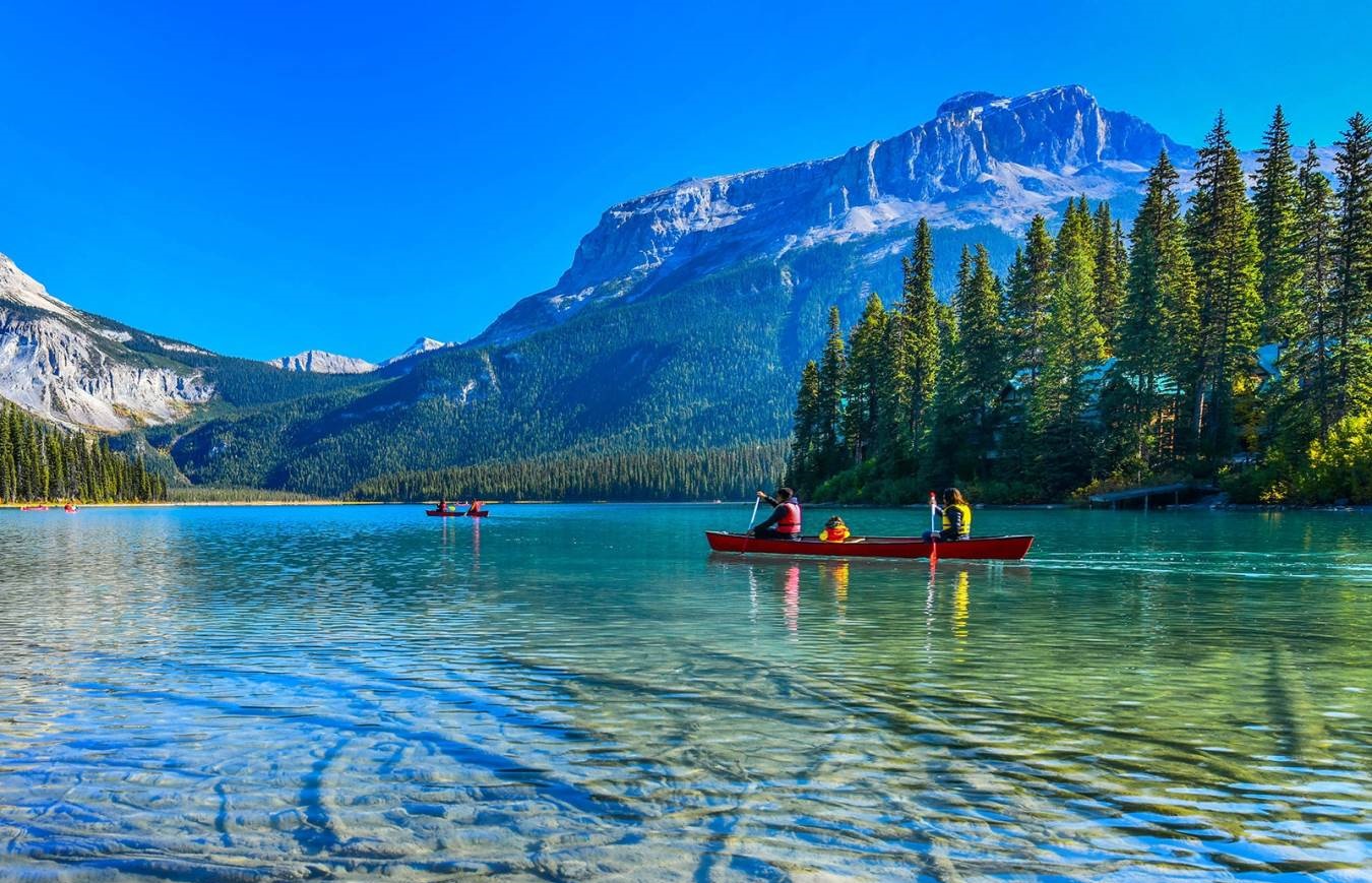 Emerald Lake in Yoho National Park Canada - Best Time to Visit Canada - Planet Travel Advisor