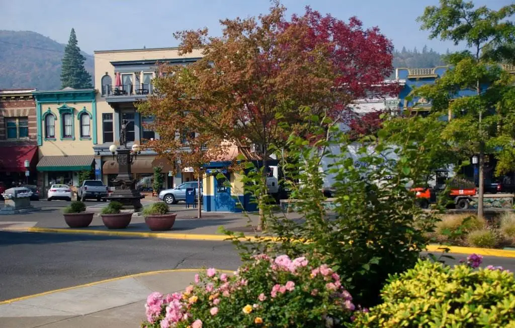 Downtown Ashland - 12 Top-Rated Attractions & Things to Do in Ashland, Oregon - Planet Travel Advisor Downtown Ashland - 12 Top-Rated Attractions & Things to Do in Ashland, Oregon - Planet Travel Advisor