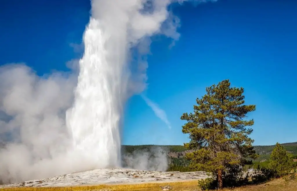 Old Faithful Geyser - Yellowstone National Park - Natural Attractions in USA - Planet Travel Advisor