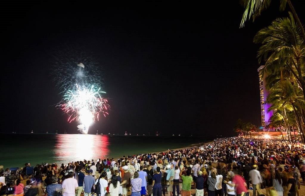Events, Festivals Holidays in Hawaii in March - People watching fireworks at sea in Hawaii at Night - Planet Travel Advisor