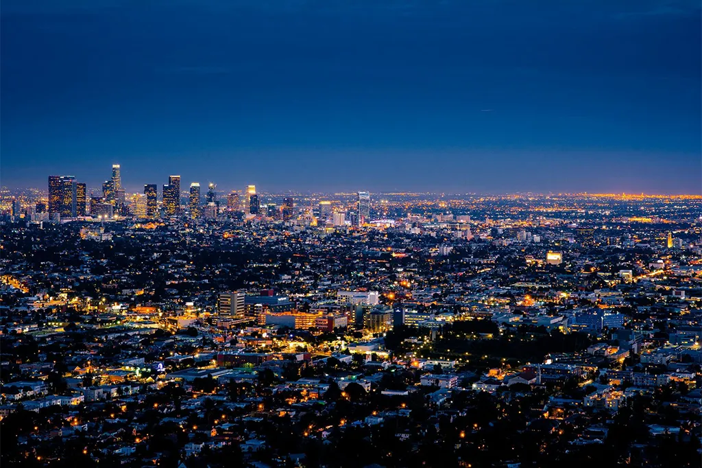 Travel during the off-season - Best Time for Booking Hotels Prices - Planet Travel Advisor