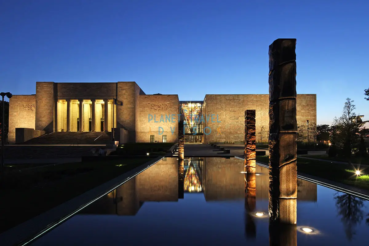 Joslyn Art Museum of Omaha at Night - Planet Travel Advisor Joslyn Art Museum of Omaha at Night - Planet Travel Advisor