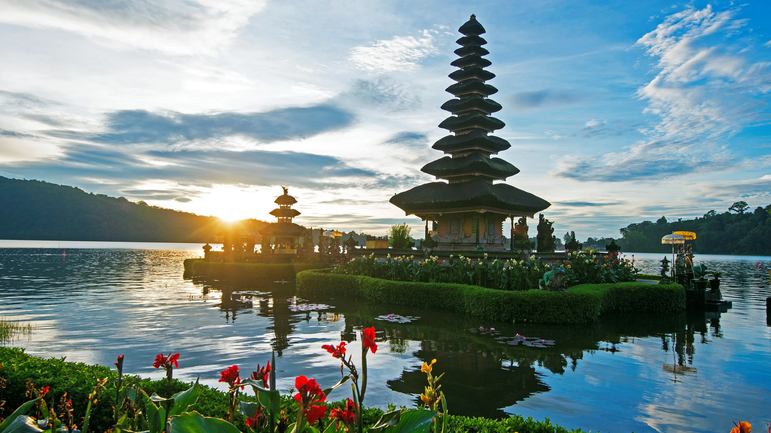 Ulun Danu Beratan Temple - Where to Travel in September - Planet Travel Advisor