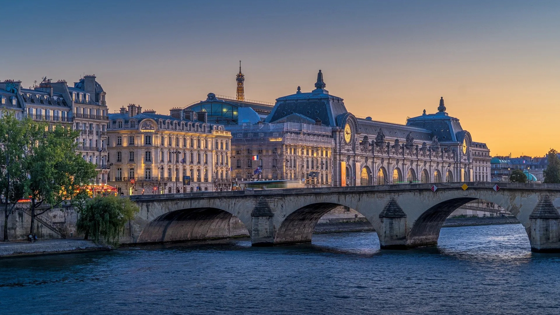 Pont Royal - France Visa Requirements - Planet Travel Advisor