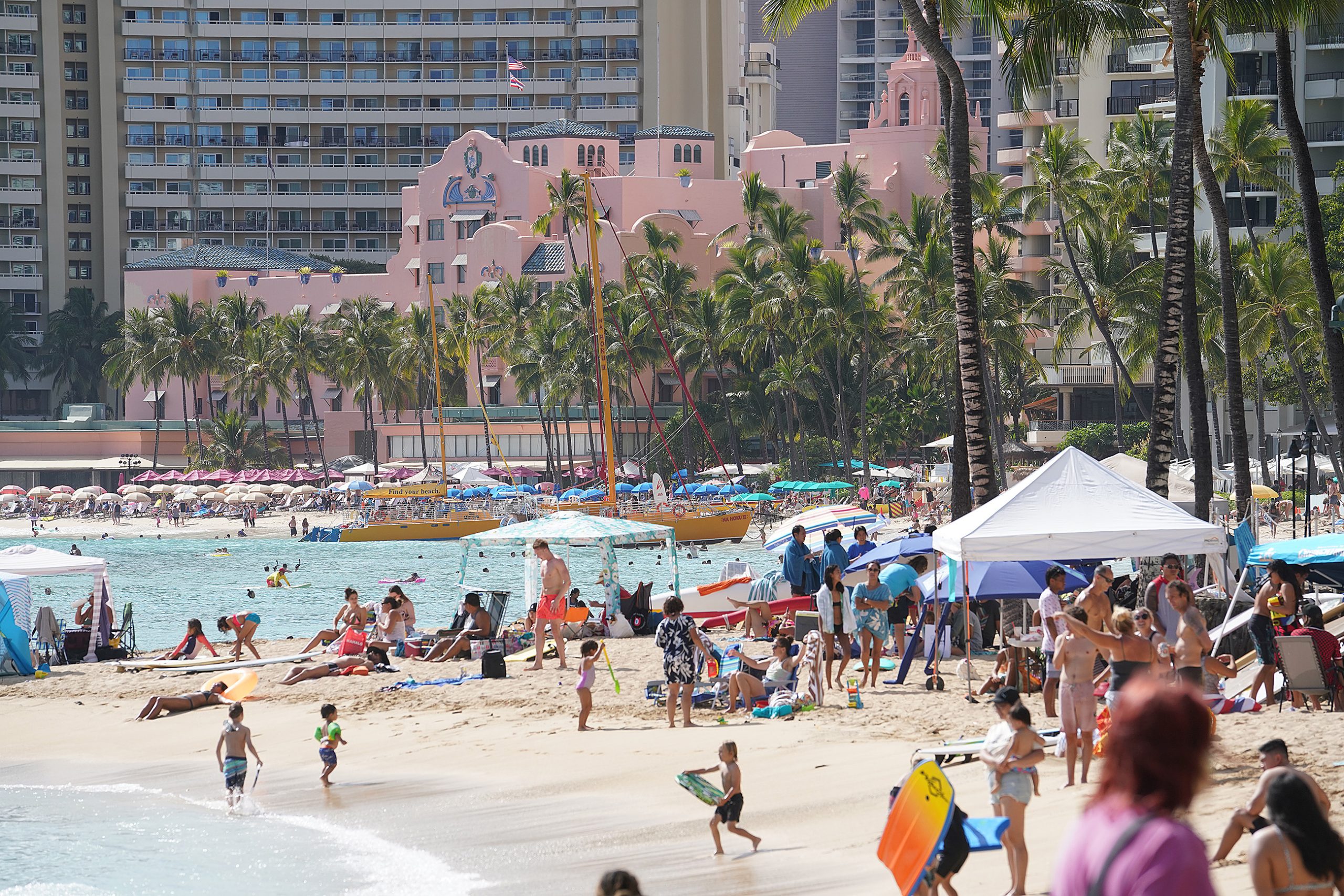 Crowds in Hawaii in June - Planet Travel Advisor Crowds in Hawaii in June - Planet Travel Advisor