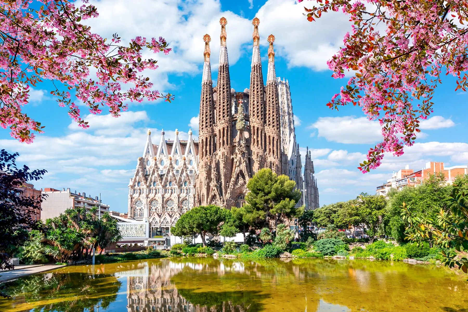 La Sagrada Familia - Best Cities to Travel - Planet Travel Advisor