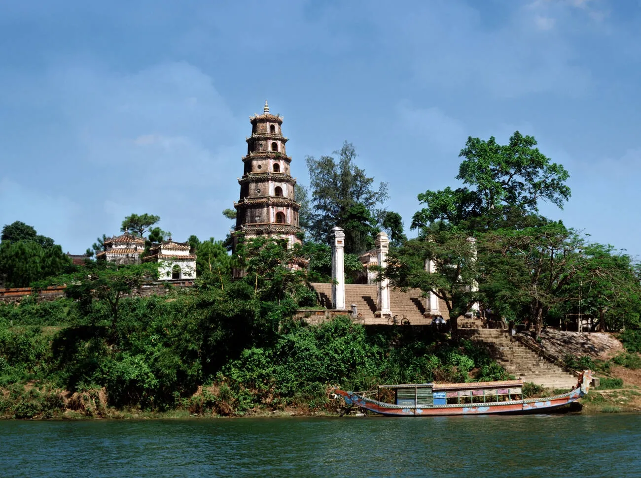 Explore Thien Mu Pagoda - Planet Travel Advisor