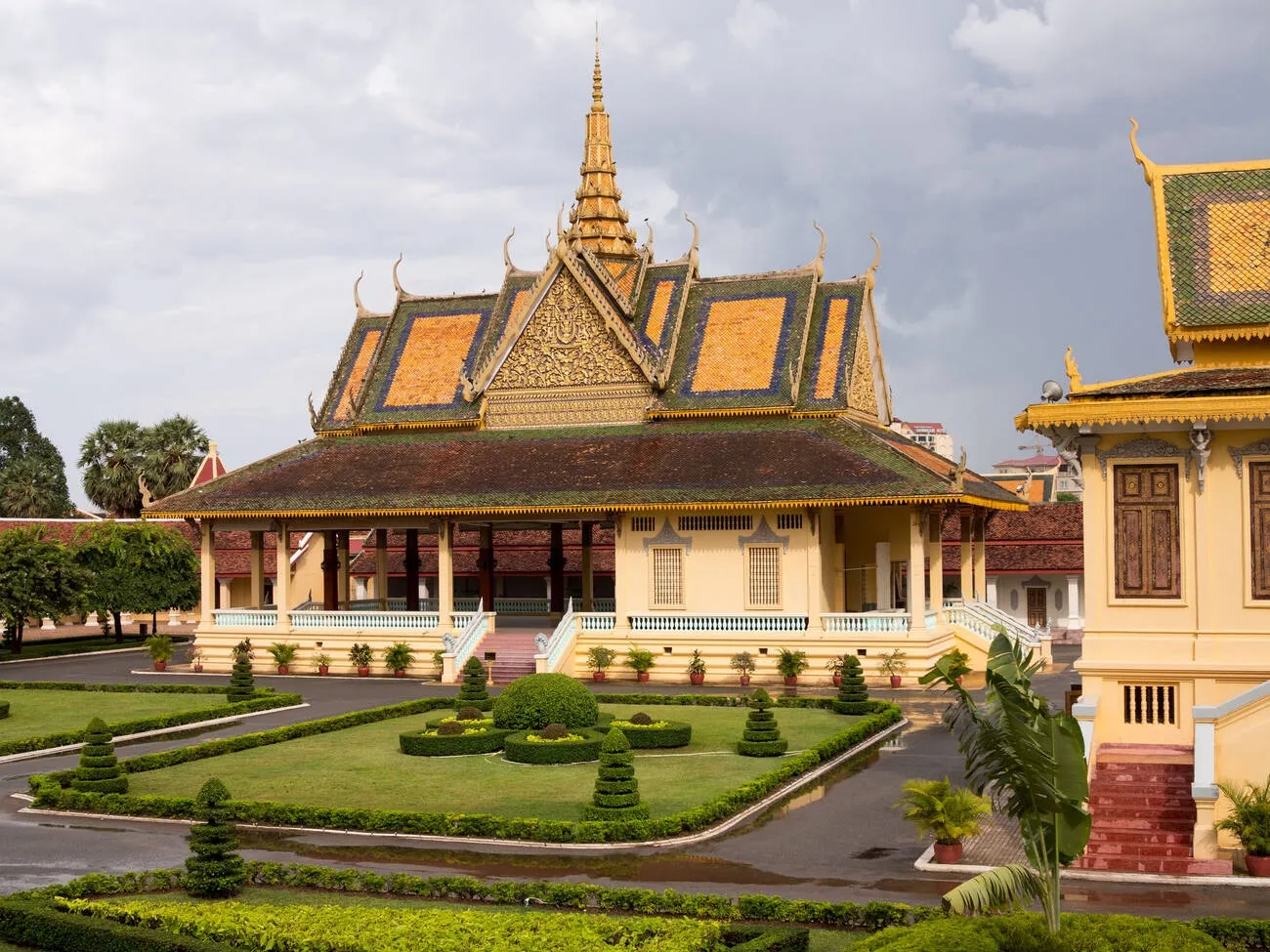 Explore the Magnificent Royal Palace of Phnom Penh