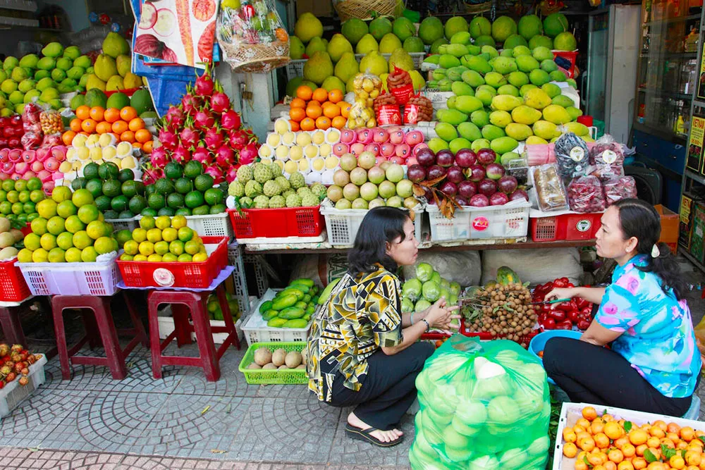 Fruit Vendors in Ben Thanh Market - Planet Travel Advisor