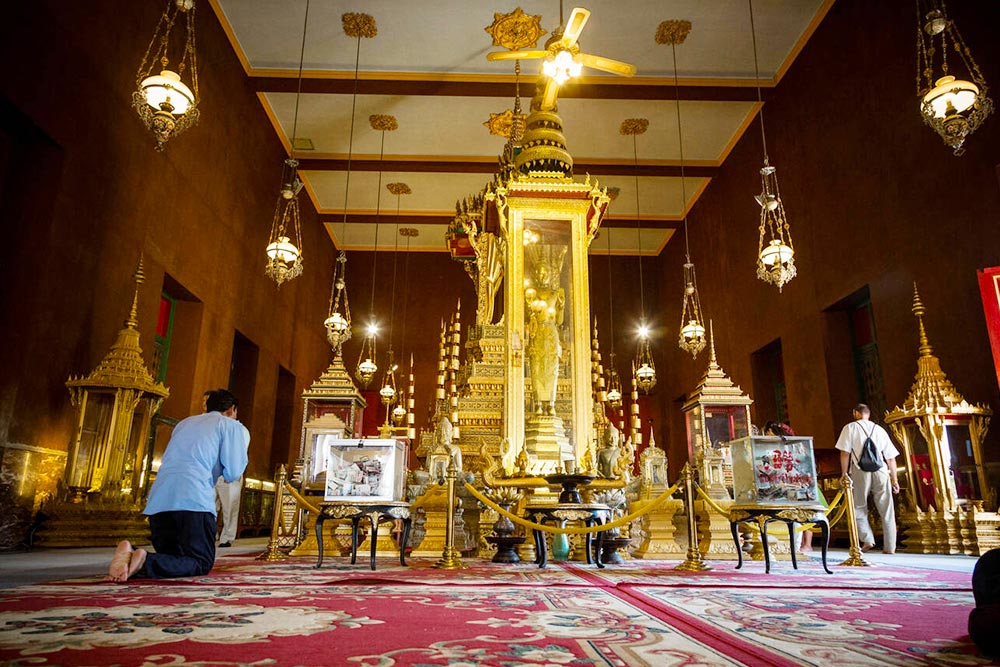 Inside the Silver Pagoda, Royal Palace, Phnom Penh - Planet Travel Advisor Inside the Silver Pagoda, Royal Palace, Phnom Penh - Planet Travel Advisor