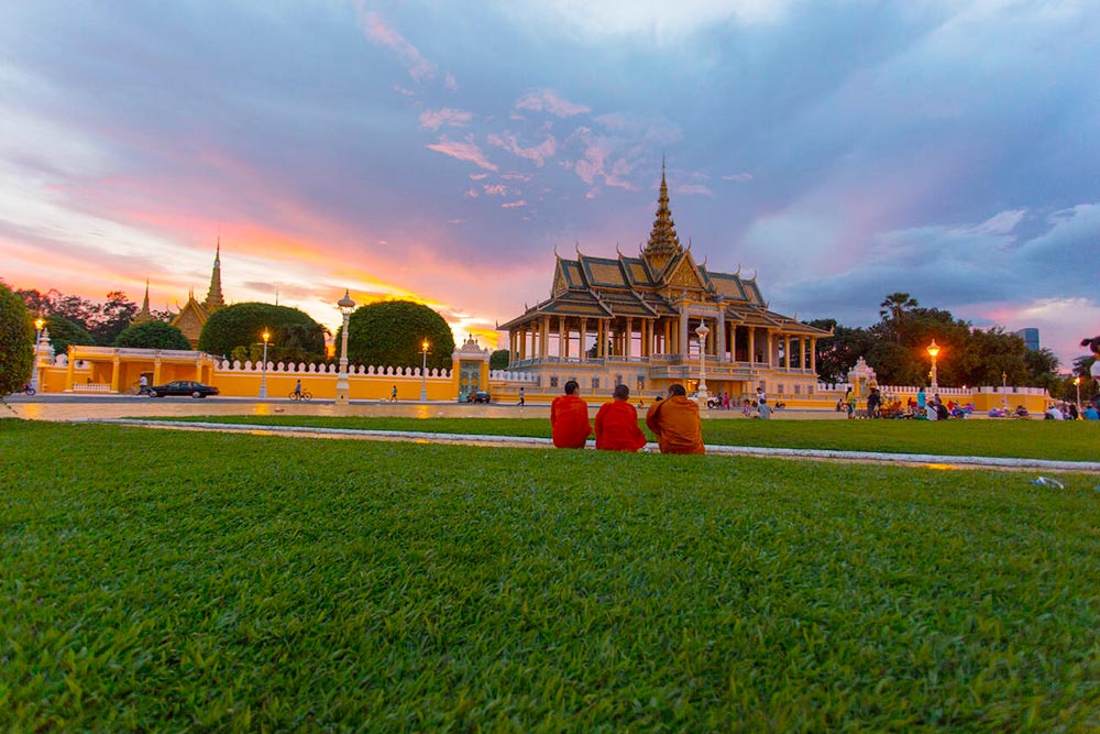 Monks Outside the Royal Palace, Phnom Penh - Planet Travel Advisor Monks Outside the Royal Palace, Phnom Penh - Planet Travel Advisor
