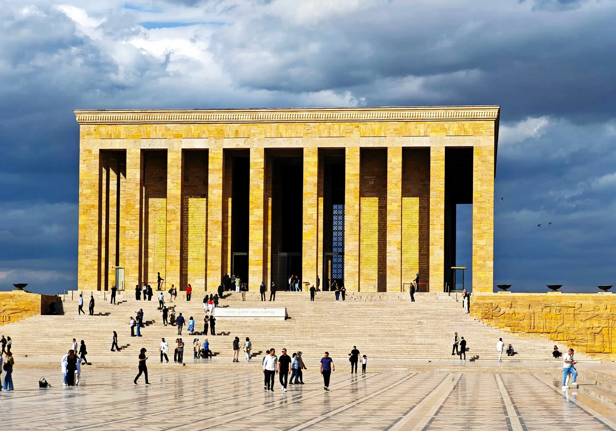 Best Travel Guide to Anıtkabir for First Visitors