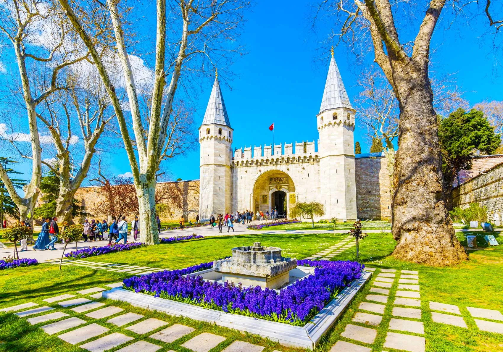 Topkapi Palace Museum, History, Highlights and Visiting Tips
