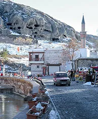 Winter (Dec–Feb)