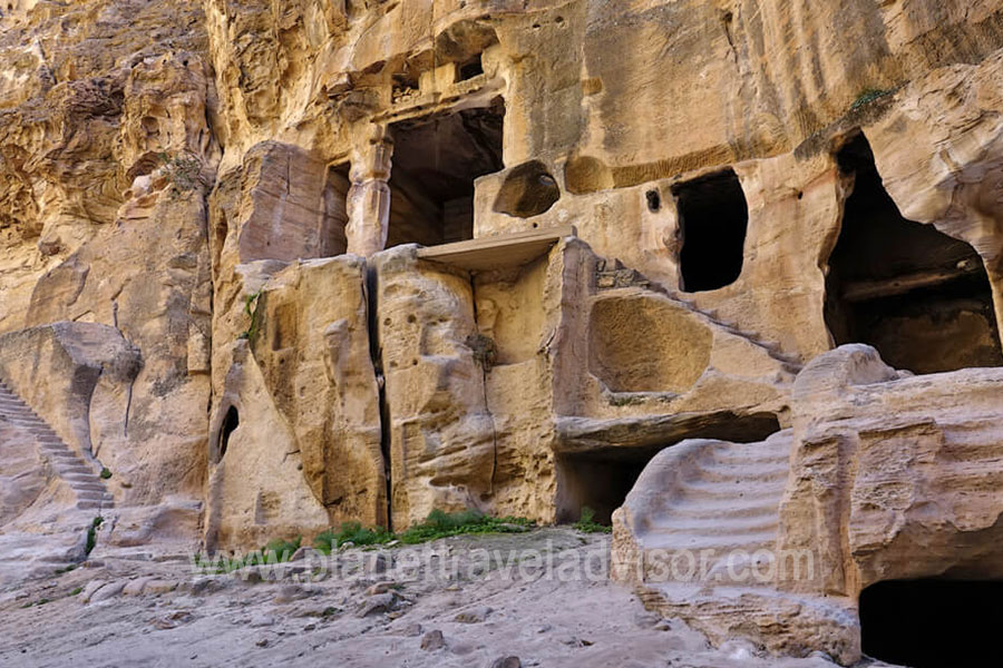 Biclinium in Little Petra - Planet Travel Advisor.jpg